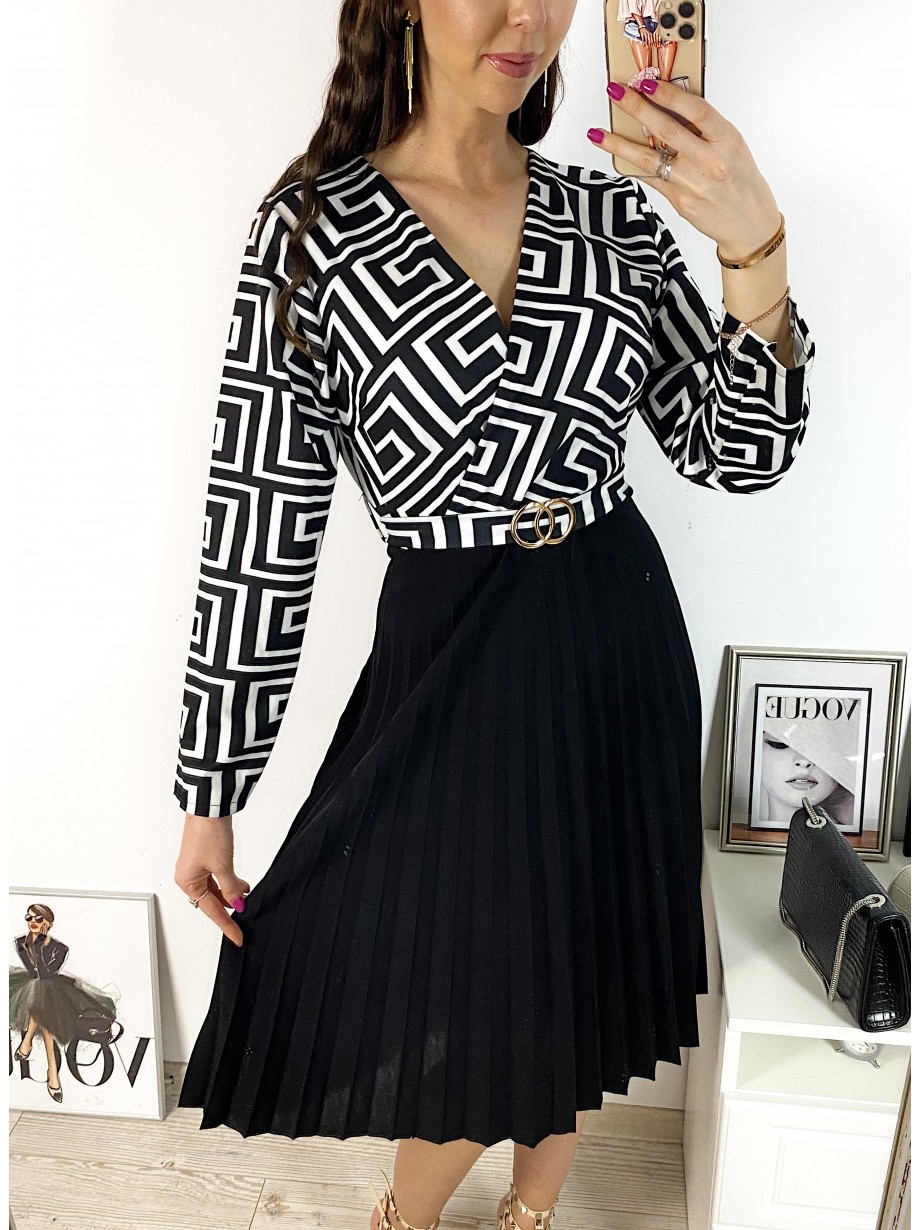 Rochie dama eleganta midi neagra cu pliuri si imprimeu zig zag Half