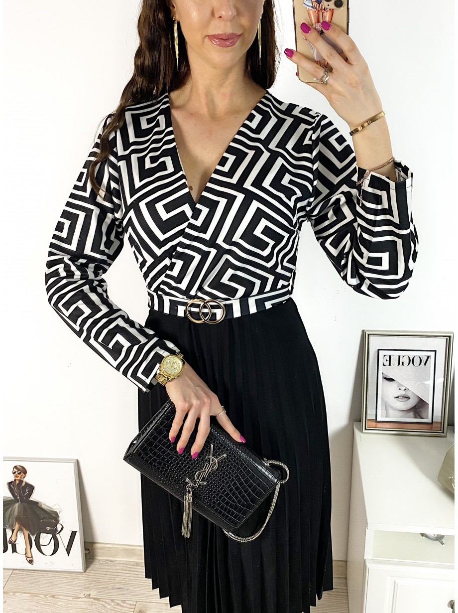 Rochie dama eleganta midi neagra cu pliuri si imprimeu zig zag Half