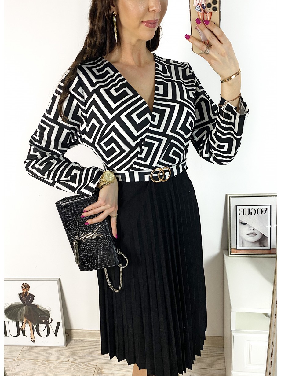 Rochie dama eleganta midi neagra cu pliuri si imprimeu zig zag Half