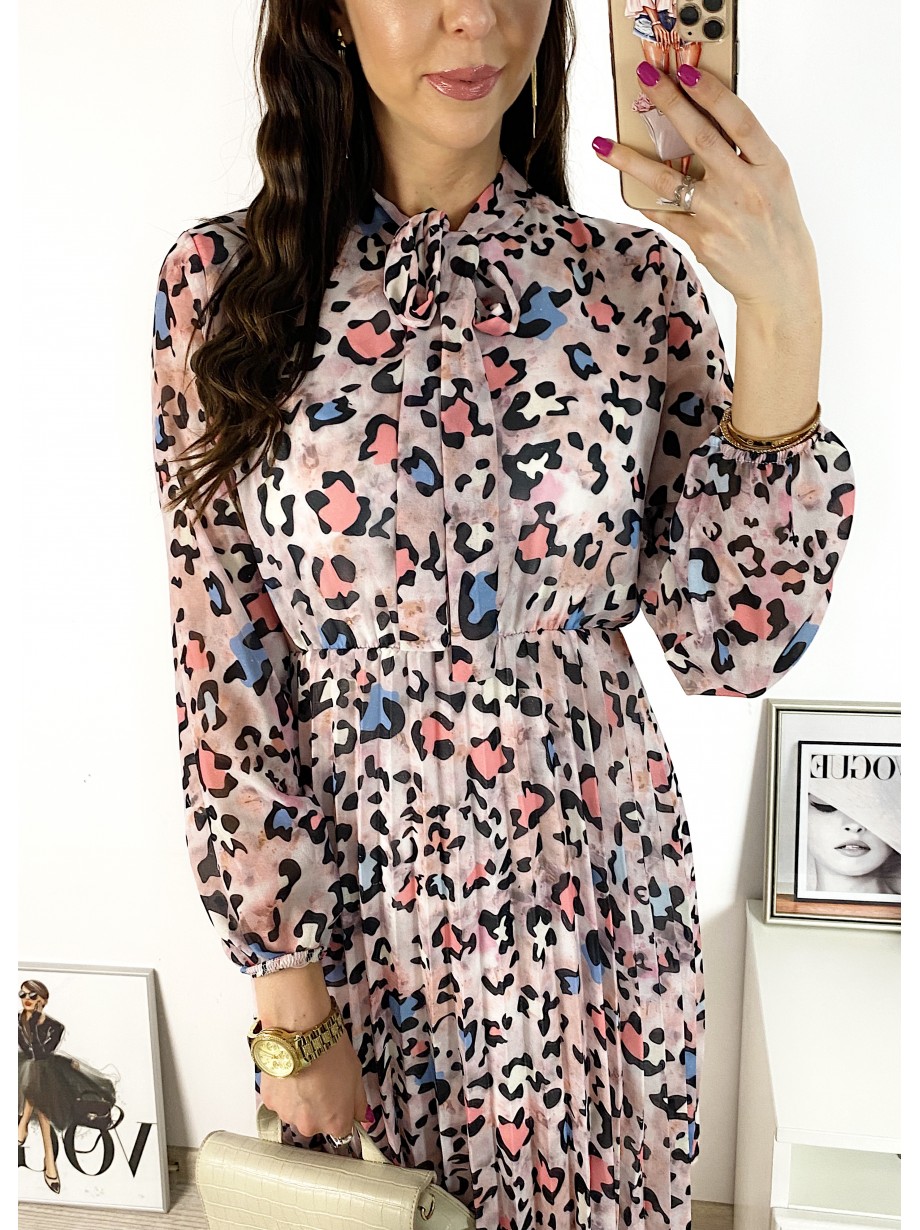 Rochie de zi casual roz cu imprimeu animal print si snur la gat