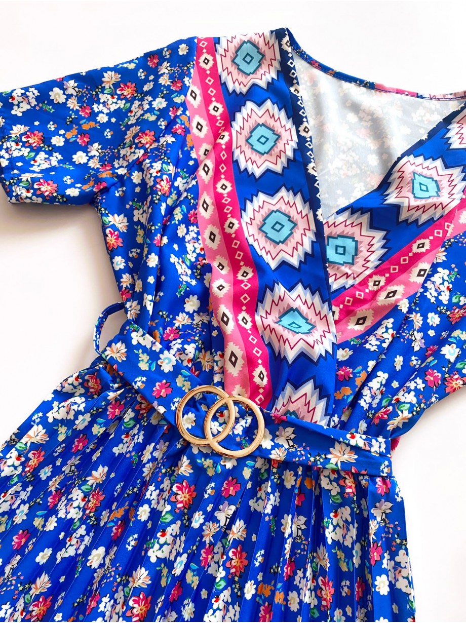 Rochie casual ieftina albastra cu imprimeu floral, maneca scurta si model indian la decolteu