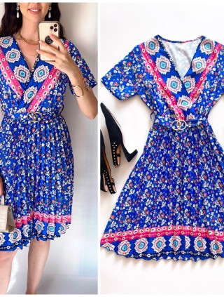 Rochie casual ieftina albastra cu imprimeu floral, maneca scurta si model indian la decolteu
