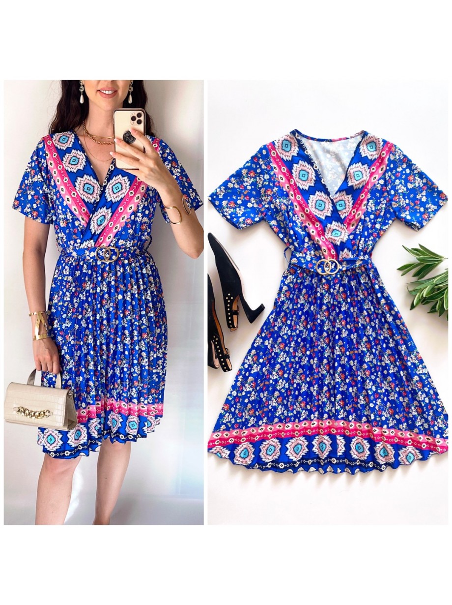 Rochie casual ieftina albastra cu imprimeu floral, maneca scurta si model indian la decolteu