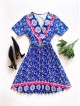 Rochie casual ieftina albastra cu imprimeu floral, maneca scurta si model indian la decolteu