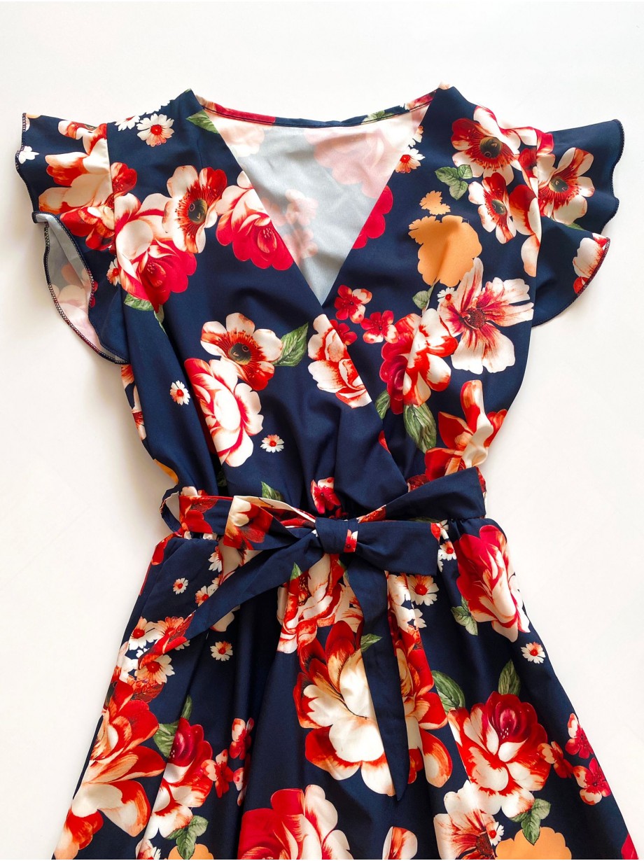 Rochie de zi midi neagra cu flori si volanase la manecute