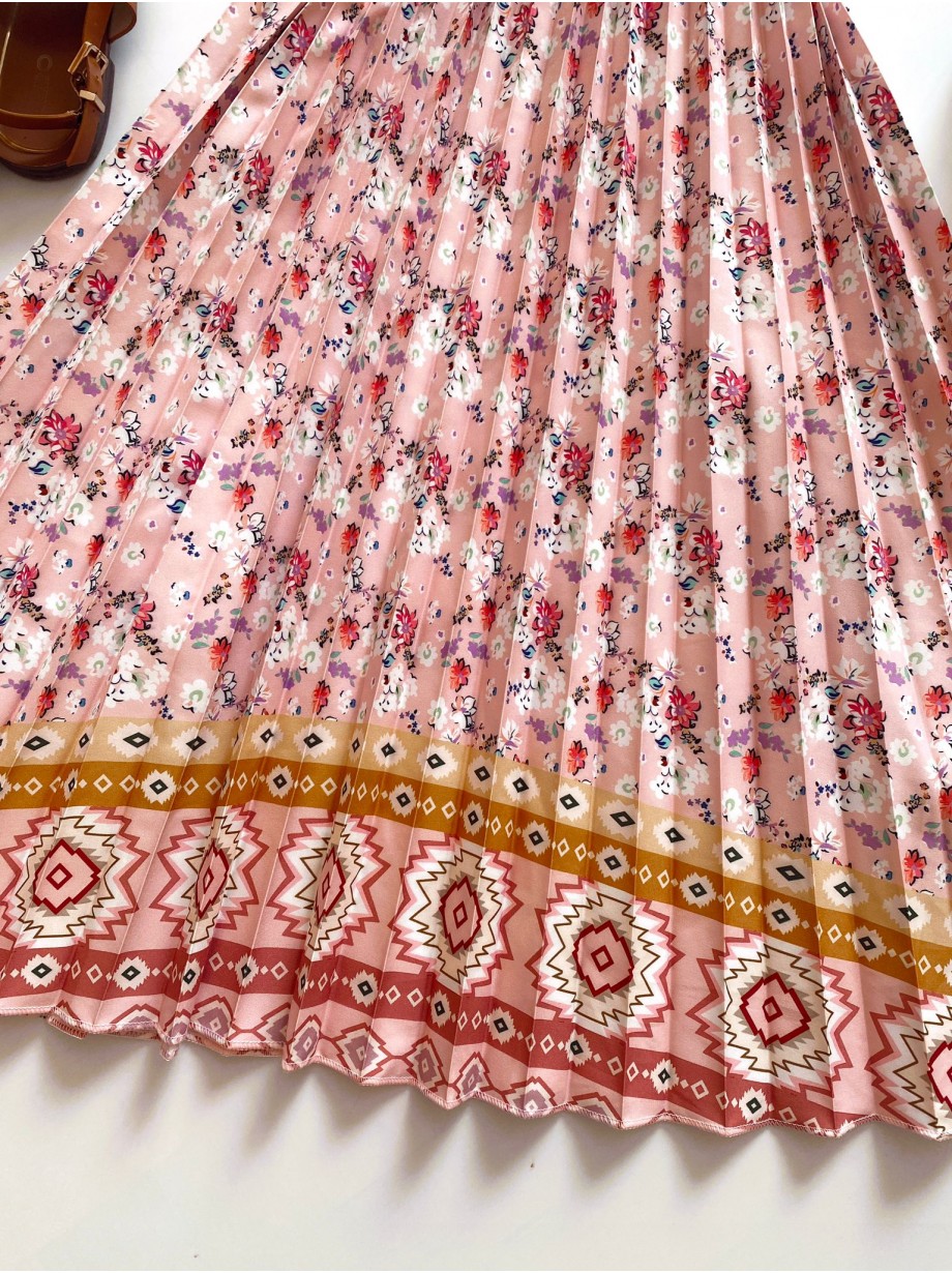 Rochie casual ieftina crem cu imprimeu floral, maneca scurta si model indian la decolteu