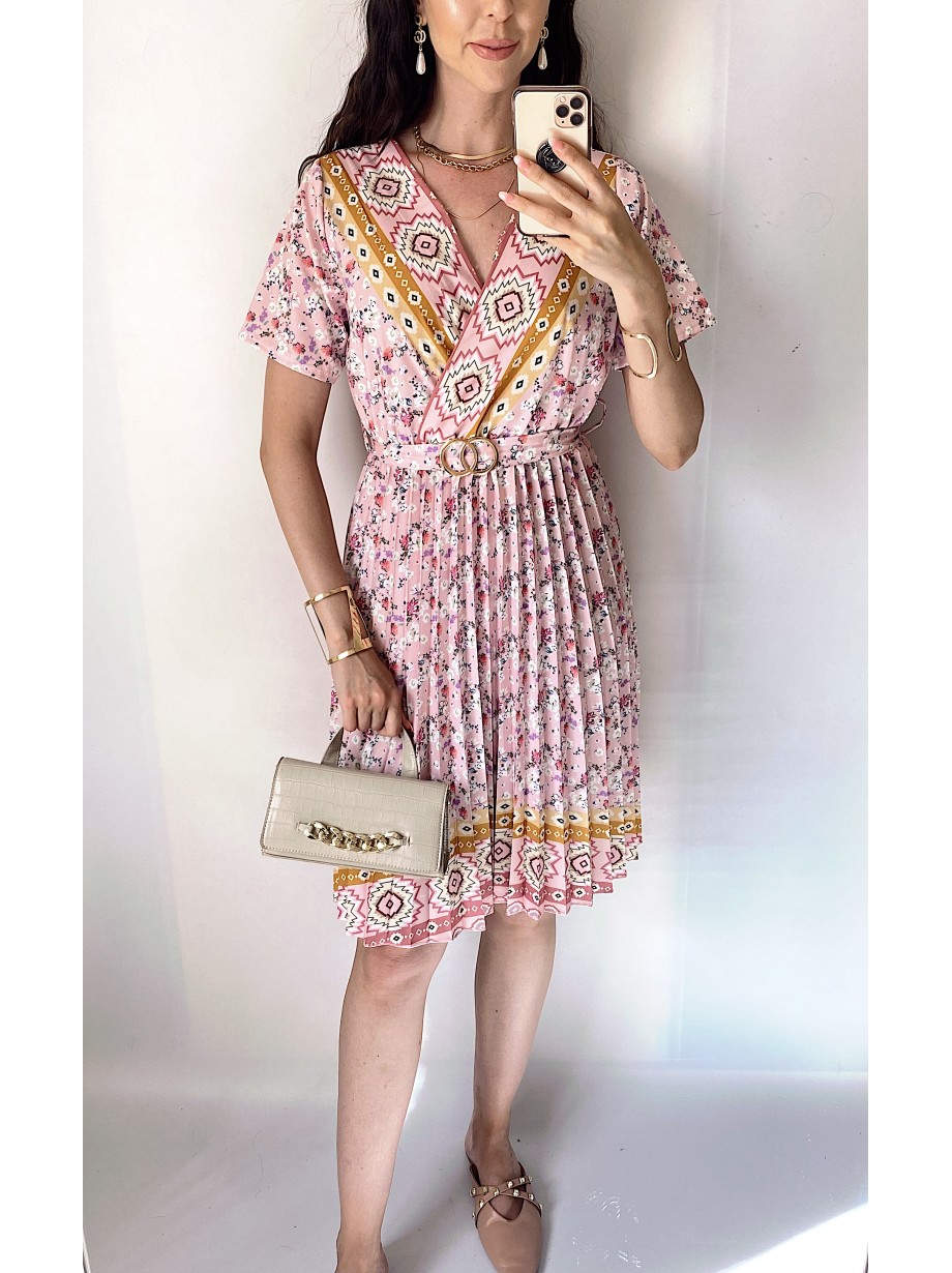 Rochie casual ieftina crem cu imprimeu floral, maneca scurta si model indian la decolteu