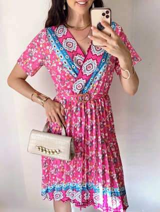 Rochie casual ieftina roz cu imprimeu floral, maneca scurta si model indian la decolteu