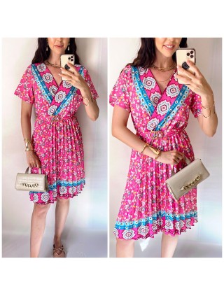 Rochie casual ieftina roz cu imprimeu floral, maneca scurta si model indian la decolteu