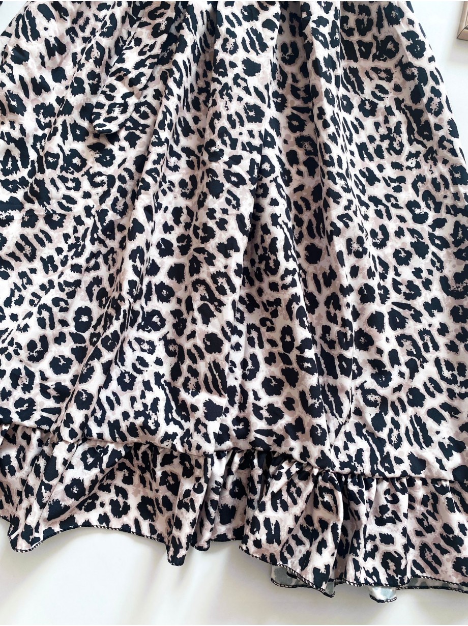 Rochie de zi scurta alba cu imprimeu animal print si volanase la manecute
