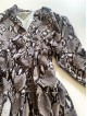 Rochie de zi ieftina lejera gri inchis cu imprimeu snake