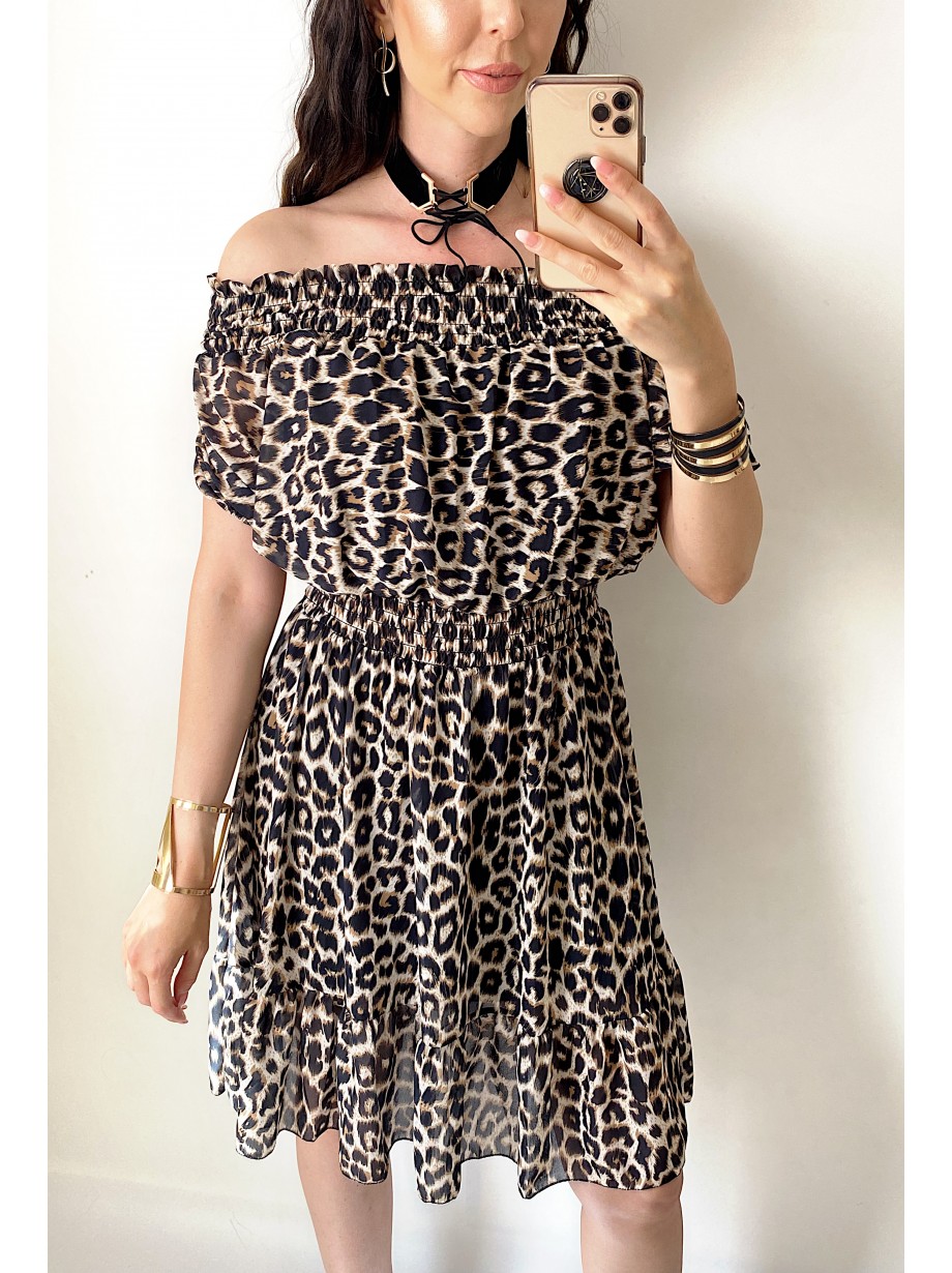 Rochie de zi ieftina maro cu imprimeu animal print si umerii goi