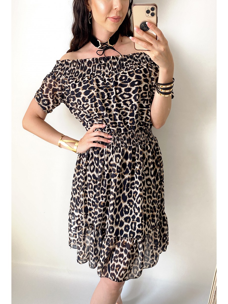 Rochie de zi ieftina maro cu imprimeu animal print si umerii goi