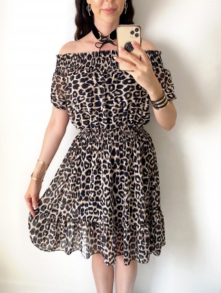 Rochie de zi ieftina maro cu imprimeu animal print si umerii goi