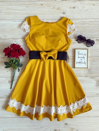 Rochie de ocazie scurta cloche galbena cu funda in talie