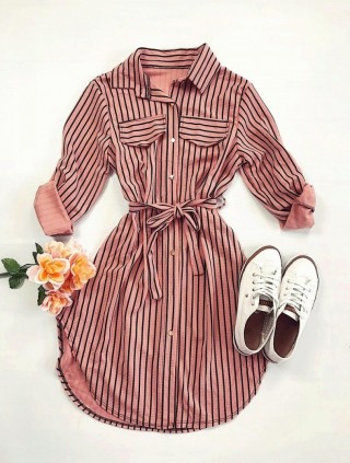 Rochie de zi ieftina roz stil camasa cu imprimeu linii si cordon in talie