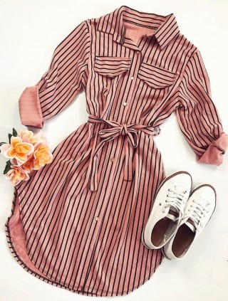 Rochie de zi ieftina roz stil camasa cu imprimeu linii si cordon in talie