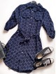Rochie ieftina casual stil camasa bleumarin si cordon in talie cu imprimeu zale