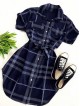 Rochie ieftina casual scurta stil camasa bleumarin si cordon in talie cu imprimeu dungi