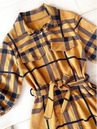 Rochie ieftina casual stil camasa lunga galbena cu dungi si cordon in talie