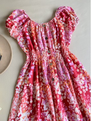 Rochie midi de vara lejera cu imprimeu floral de culoare rosie