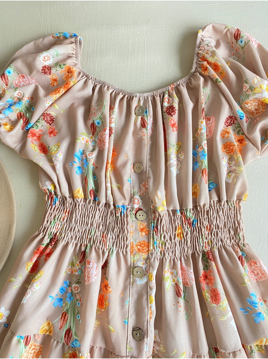 Rochie midi de vara lejera cu imprimeu floral de culoare crem