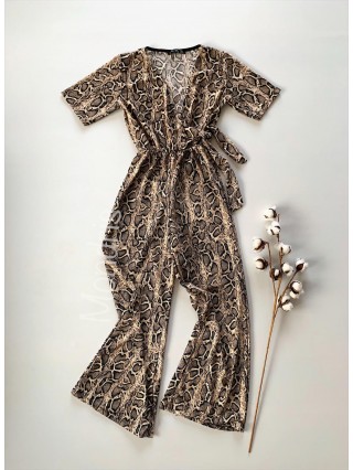 Salopeta dama casual lunga crem cu imprimeu snakeskin si cordon in talie