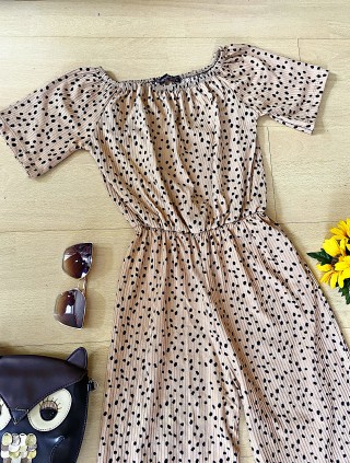 Salopeta dama casual midi crem cu imprimeu puncte si umerii goi