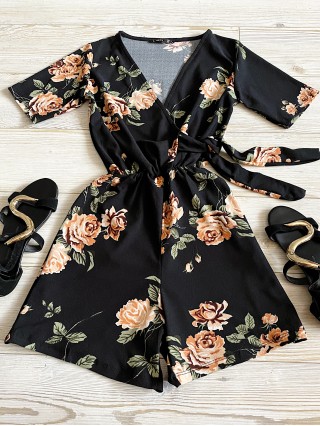 Salopeta dama casual scurta neagra cu imprimeu flori corai