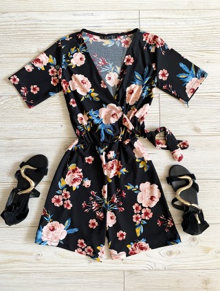 Salopeta dama casual scurta neagra cu imprimeu flori roz