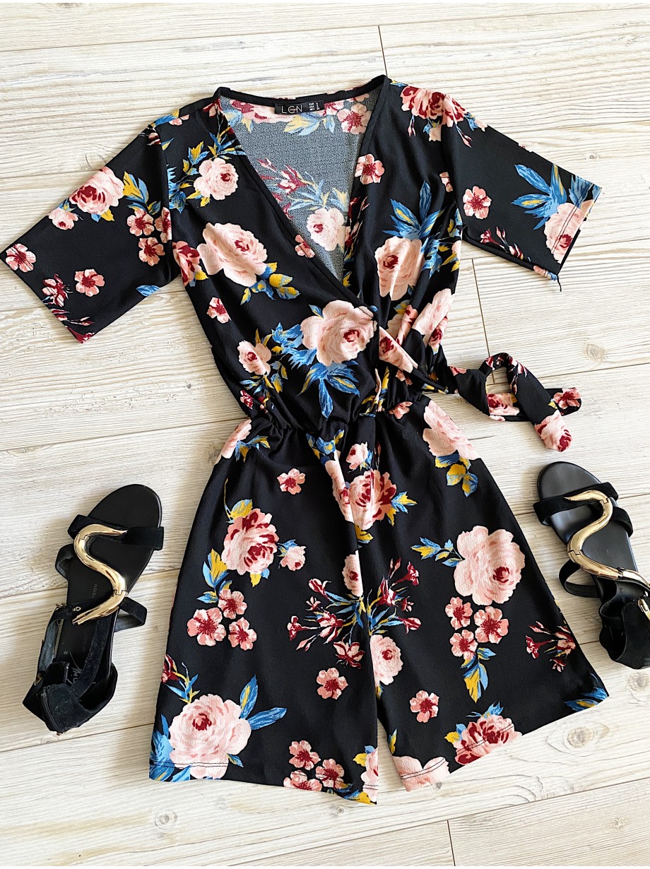 Salopeta dama casual scurta neagra cu imprimeu flori roz