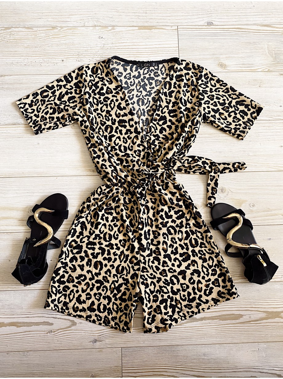 Salopeta dama casual scurta maro cu imprimeu animal print