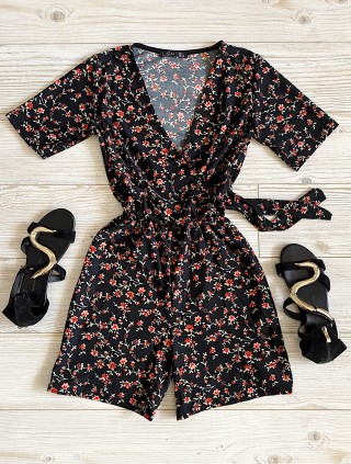 Salopeta dama casual scurta neagra cu imprimeu flori rosii mici