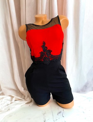 Salopeta dama scurta rosie cu negru si aplicatii dantela in jurul bustului