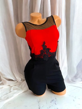 Salopeta dama scurta rosie cu negru si aplicatii dantela in jurul bustului