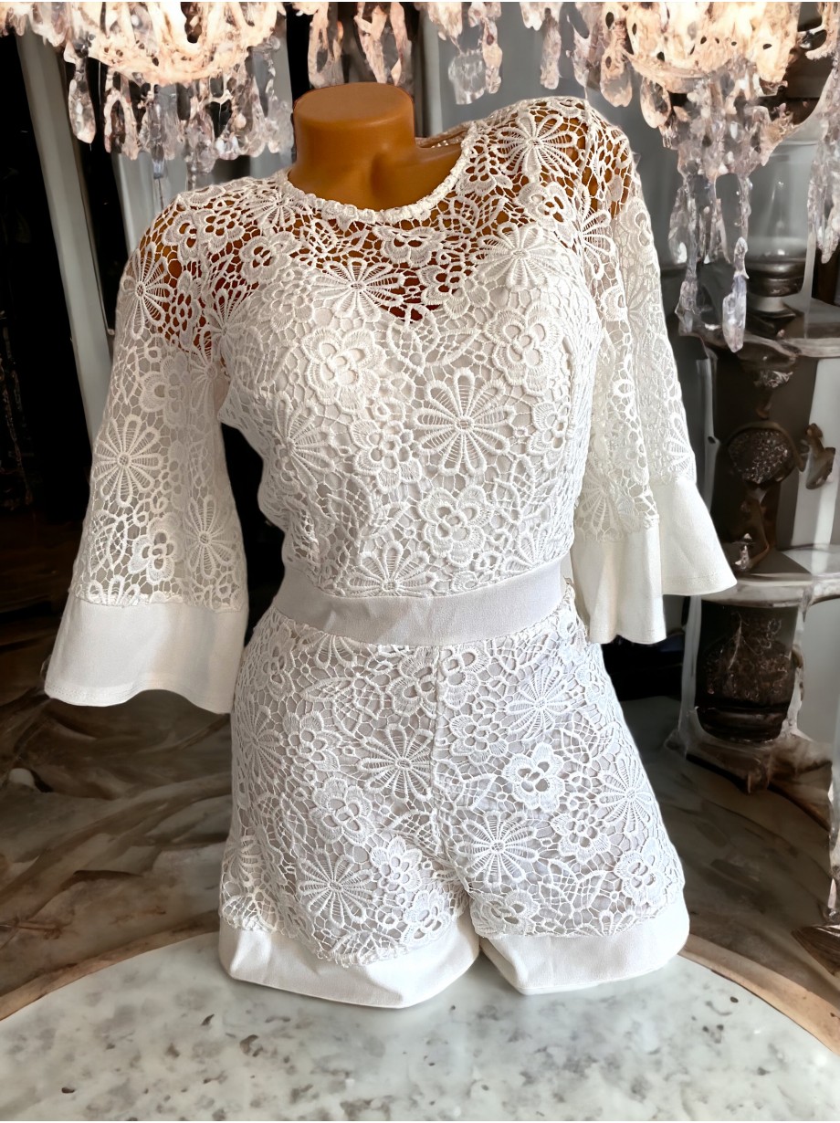 Salopeta dama scurta cu dantela alba si maneci clopot
