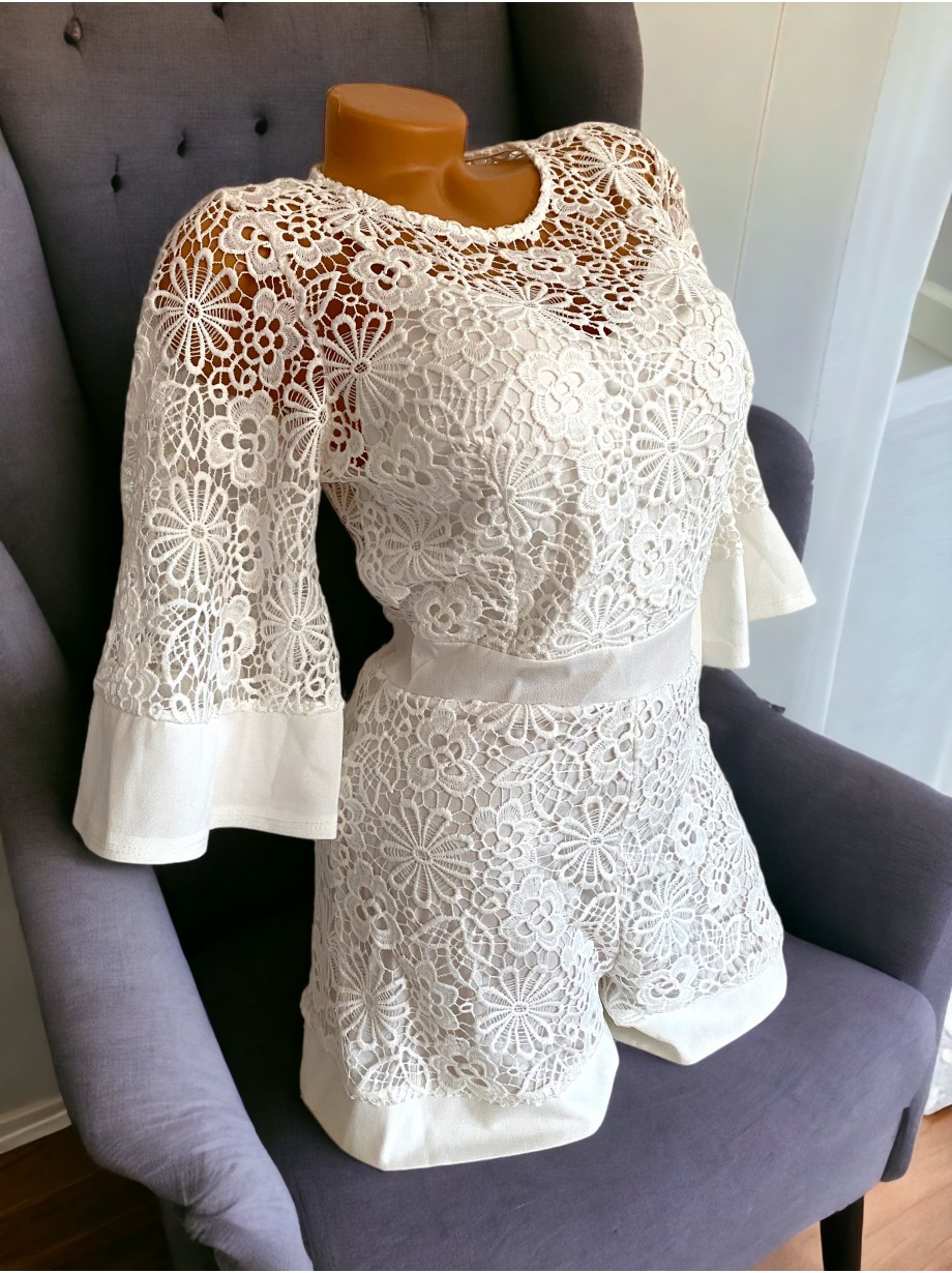 Salopeta dama scurta cu dantela alba si maneci clopot
