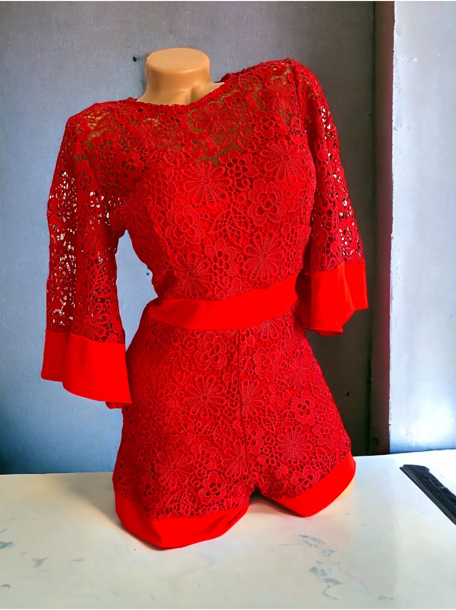 Salopeta dama scurta cu dantela rosie si maneci clopot