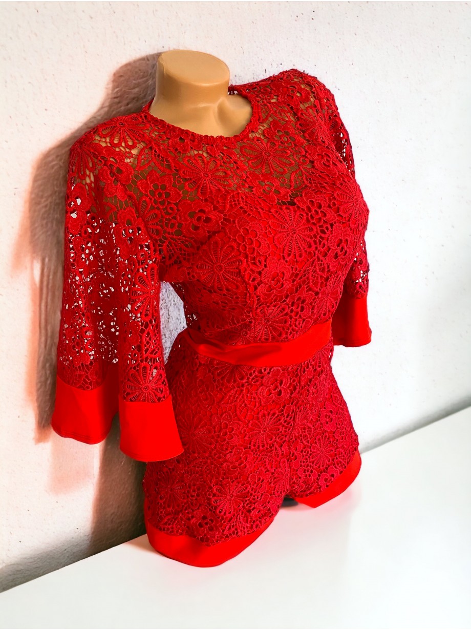 Salopeta dama scurta cu dantela rosie si maneci clopot