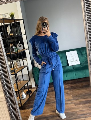 Trening dama superb albastru din catifea cu pantaloni largi si bluza cu umeri bufanti
