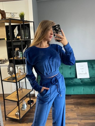 Trening dama superb albastru din catifea cu pantaloni largi si bluza cu umeri bufanti