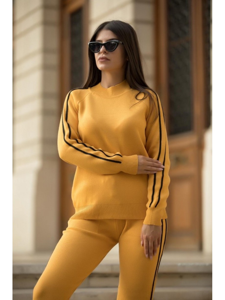 Trening dama lung din tricot galben cu dungi subtiri maro