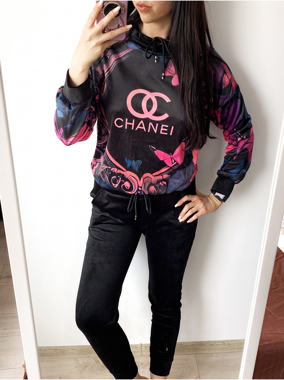 Trening dama din CATIFEA cu pantaloni lungi negri cu snur si bluza cu gluga imprimeu CHANEI 