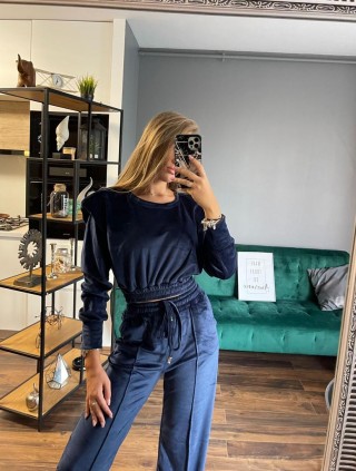 Trening dama superb bleumarin din catifea cu pantaloni largi si bluza cu umeri bufanti