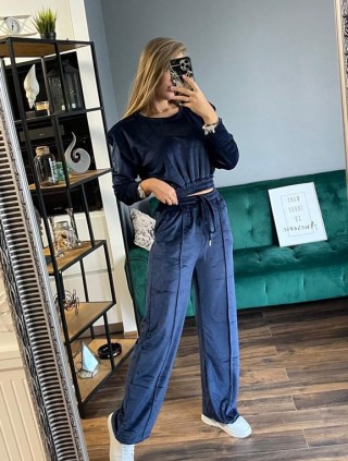 Trening dama superb bleumarin din catifea cu pantaloni largi si bluza cu umeri bufanti