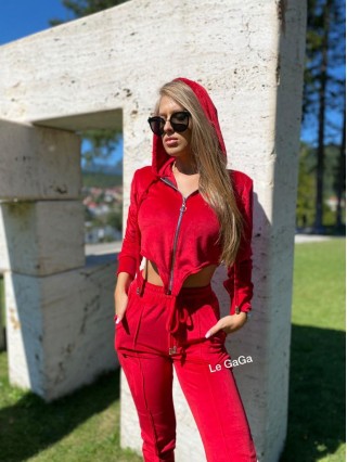 Trening dama superb rosu din catifea cu pantaloni stramti si hanorac in V cu fermoar si gluga