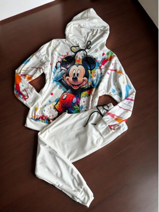 Trening dama alb din catifea cu pantaloni lungi cu snur si bluza alba cu gluga imprimeu MICKEY MOUSE happy