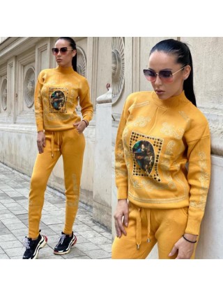 Trening dama din tricot galben cu bluza pe gat si model Tablou